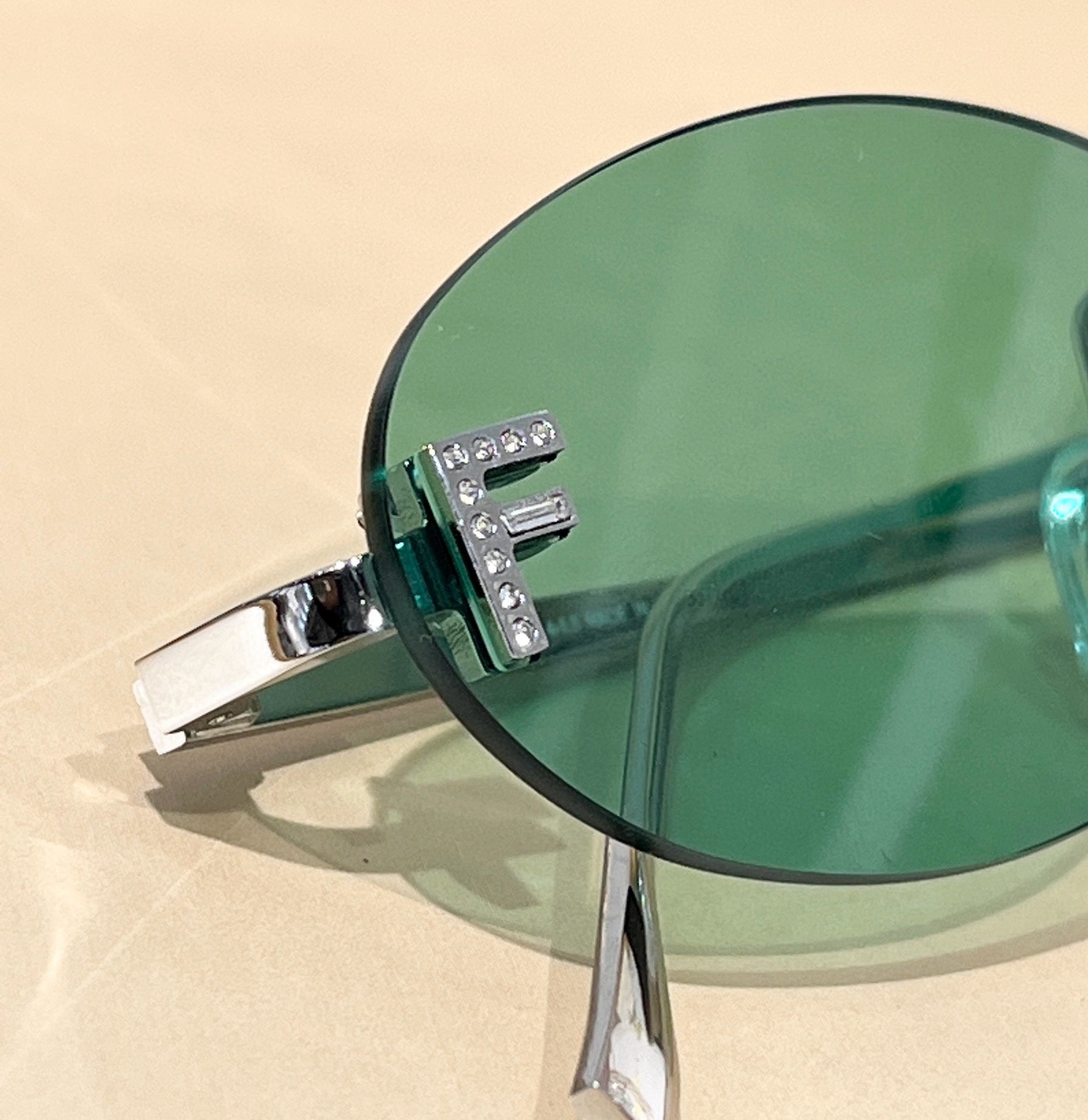 '-  Fendi First FE4075US sunglasses in metal oval shape Women's✨
